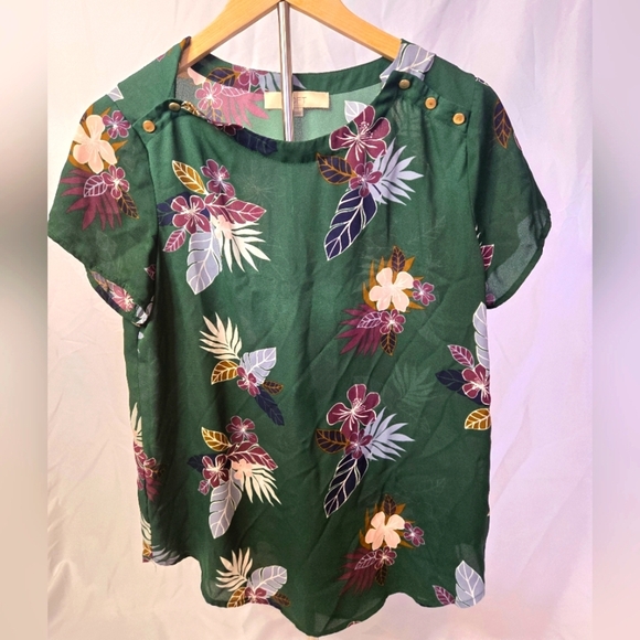 LOFT Floral Green Short Sleeve Blouse Button Shoulder Detail Size Small - Picture 1 of 9